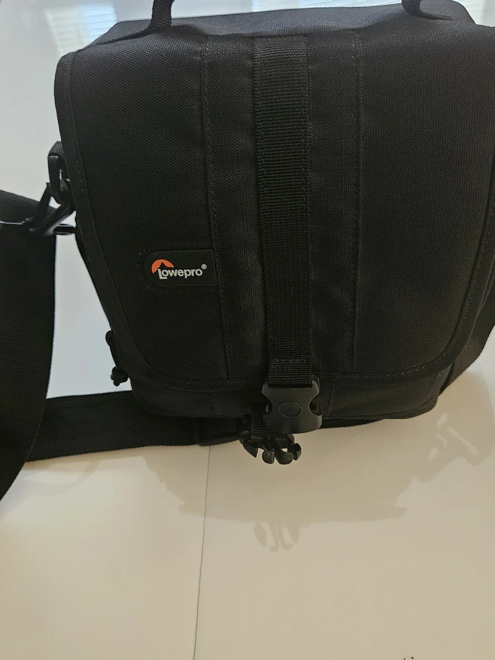 Lowepro Aventura 140 Black Compact Camera Shoulder Bag